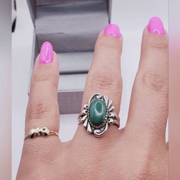 Genuine Green Turquoise Navajo Native American Sterling Silver Vintage Ring - Picture 4 of 5